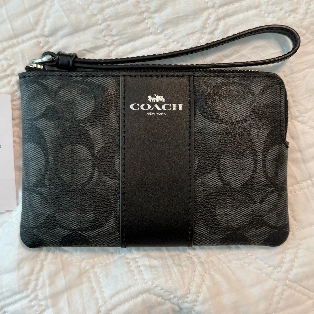Coach Corner Zip Wristlet in Signature Canvas Black and Silver NEW - Picture 1 of 8